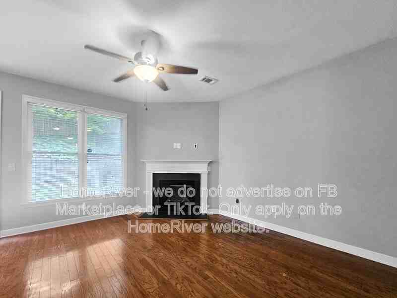 1697 Oakbrook Lake Dr - Photo 3 of 15