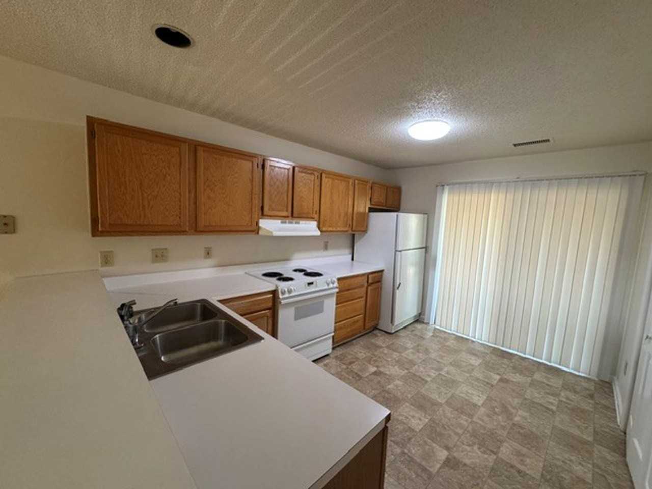 214 English Ct - Photo 5 of 16