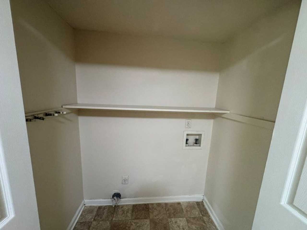 214 English Ct - Photo 6 of 16