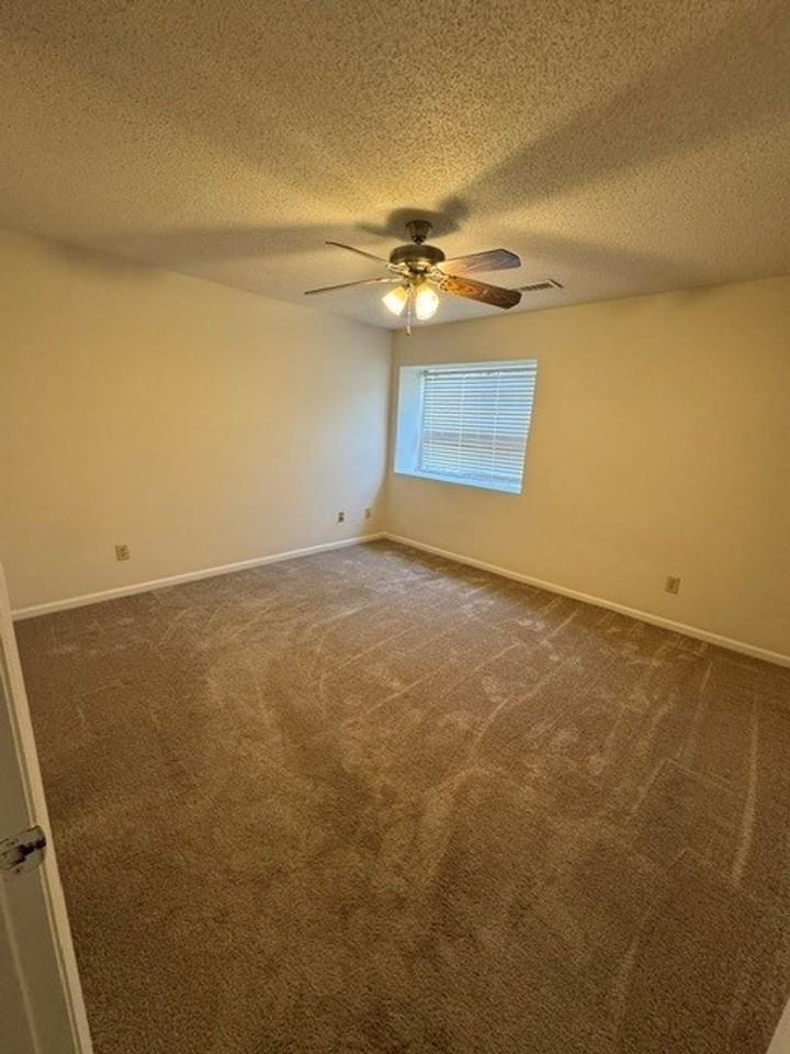 214 English Ct - Photo 7 of 16