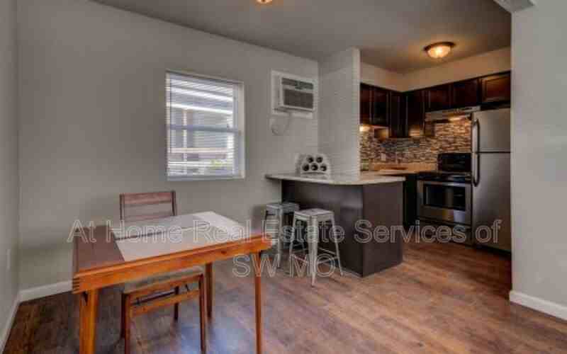 920 S Campbell Ave - Photo 2 of 10