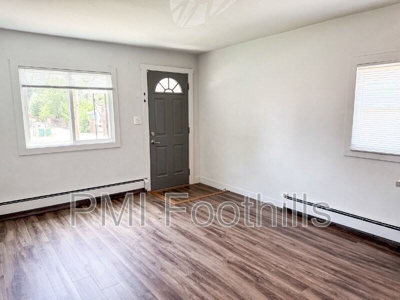 825 E Dartmouth Ave - Photo 3 of 21