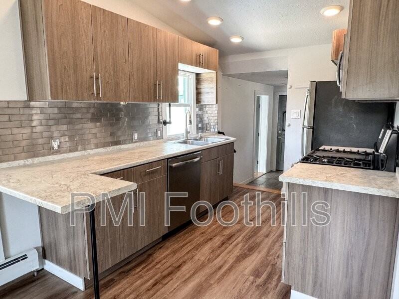 825 E Dartmouth Ave - Photo 5 of 21