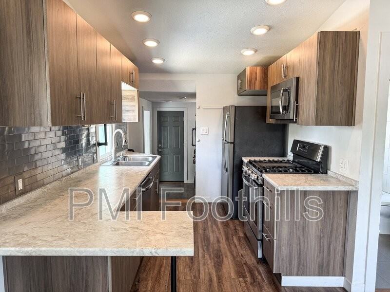 825 E Dartmouth Ave - Photo 6 of 21