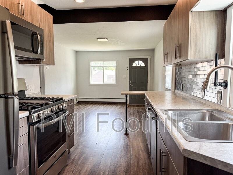 825 E Dartmouth Ave - Photo 7 of 21