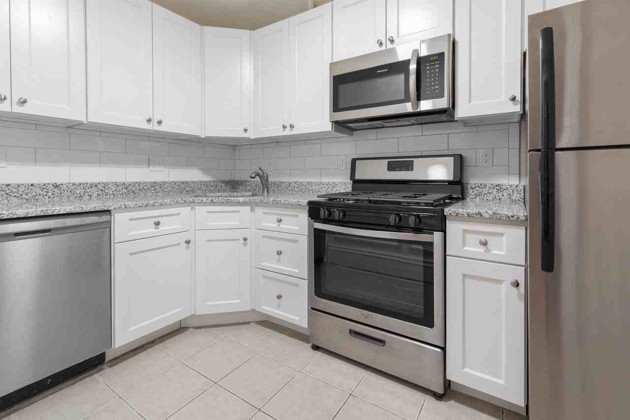 10-22 Yarmouth Street - Photo 2 of 10