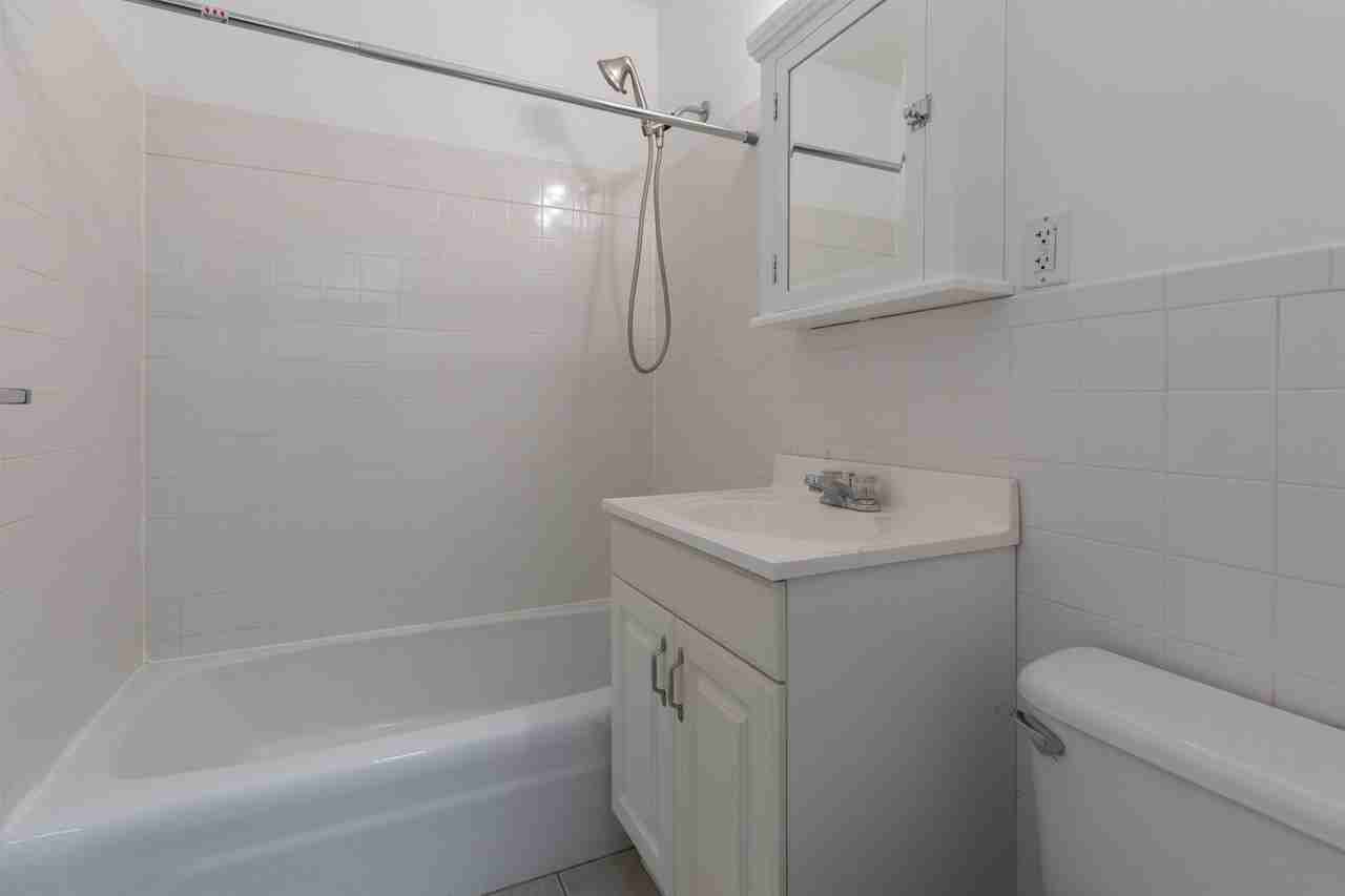 10-22 Yarmouth Street - Photo 5 of 10