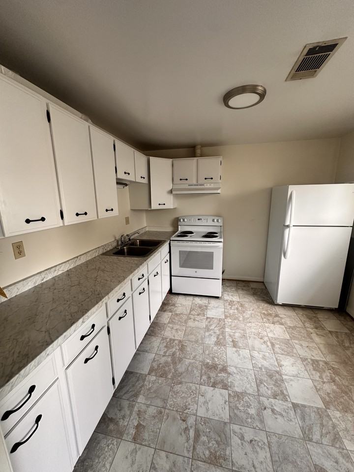 114 East 8th Street - Photo 5 of 8