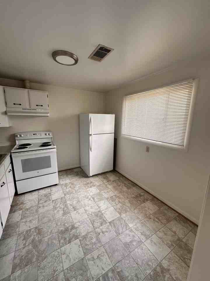114 East 8th Street - Photo 6 of 8