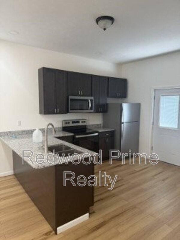 201 Howard Ave - Photo 3 of 9
