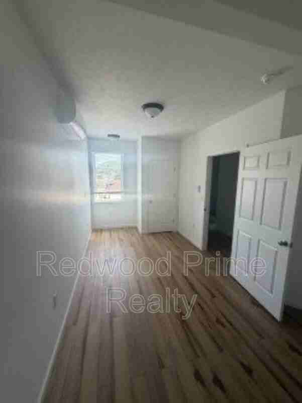 201 Howard Ave - Photo 4 of 9