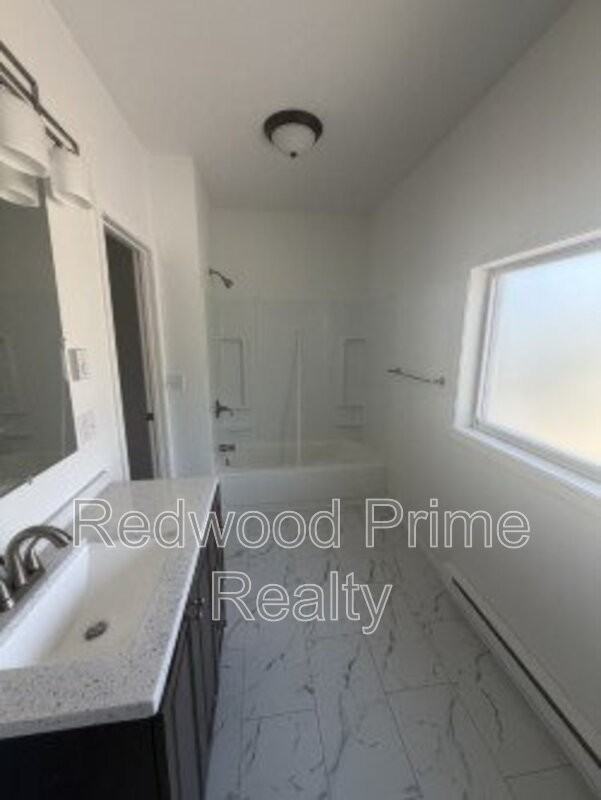 201 Howard Ave - Photo 6 of 9