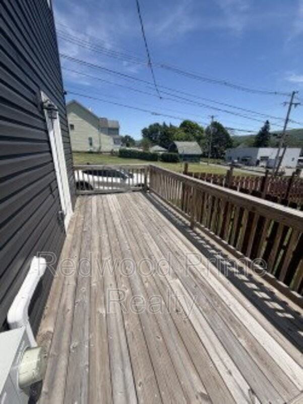 201 Howard Ave - Photo 7 of 9