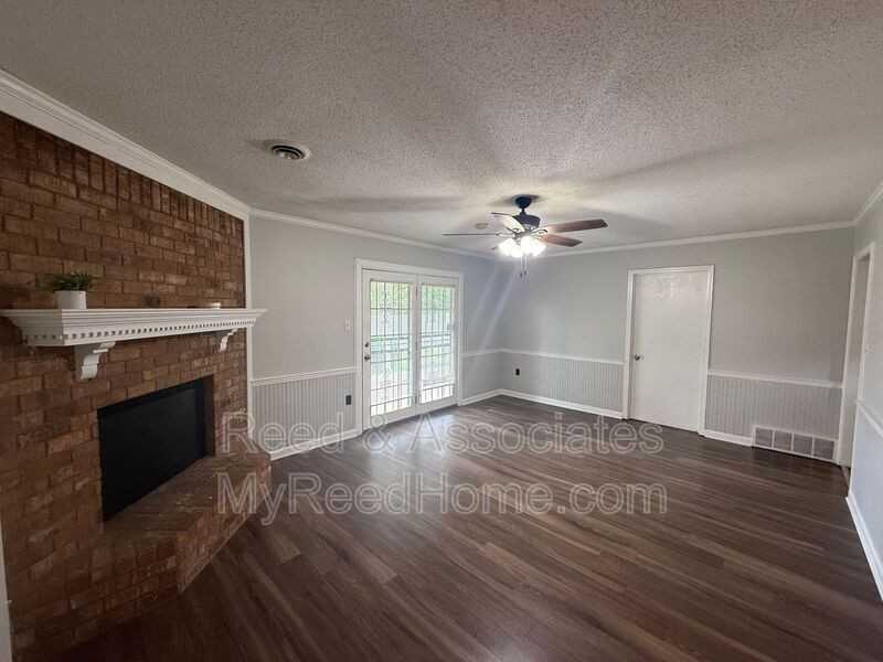 4811 Barkshire Dr - Photo 3 of 13