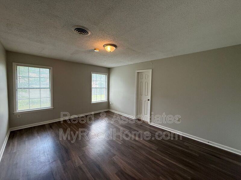 4811 Barkshire Dr - Photo 5 of 13