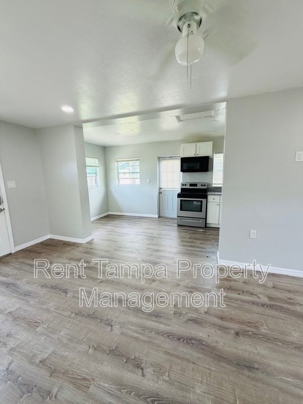 1146 Neptune Dr - Photo 3 of 22