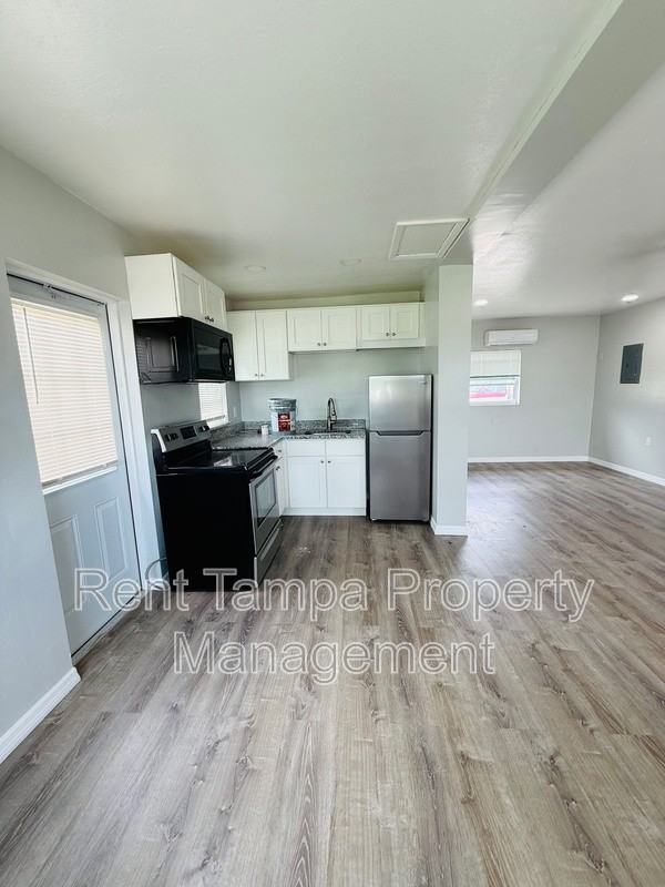 1146 Neptune Dr - Photo 4 of 22