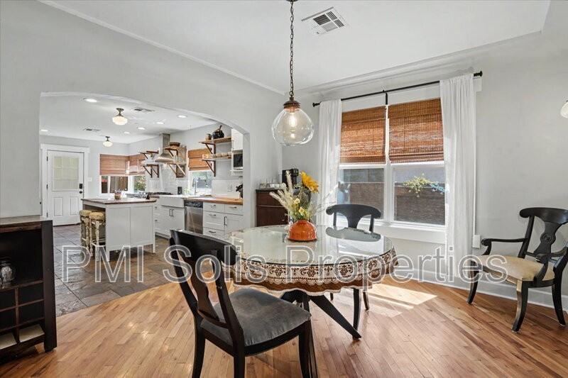 724 E Portland St - Photo 3 of 21
