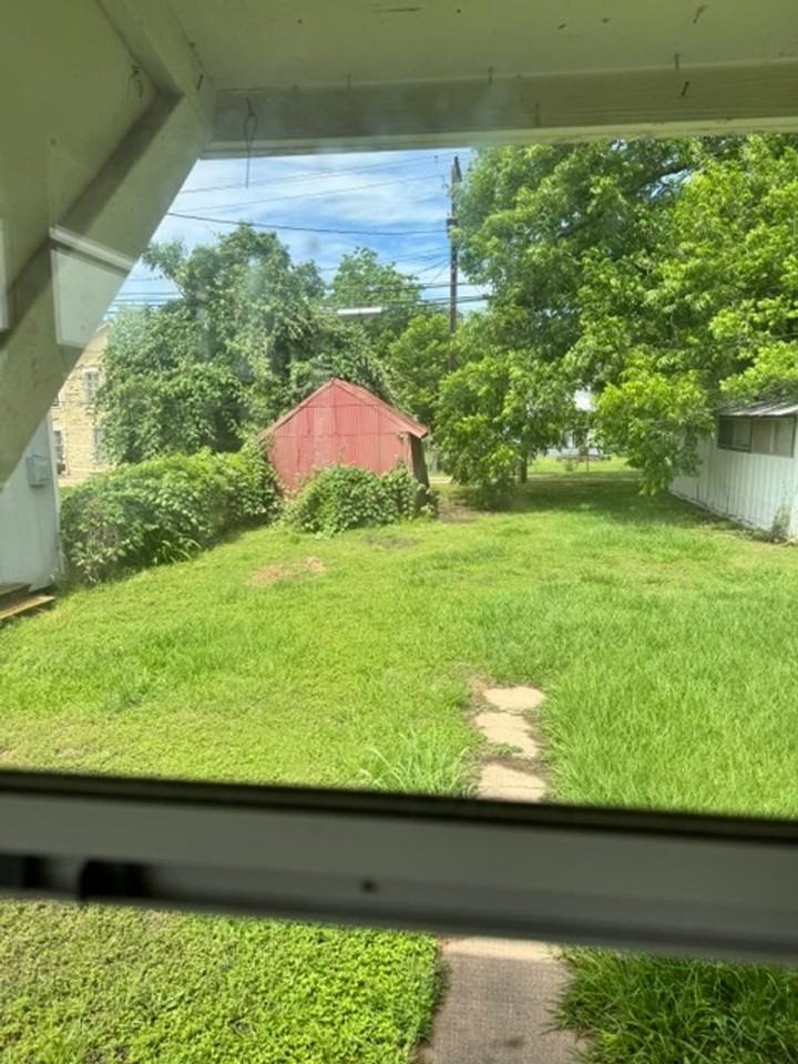 2504 Avenue H - Photo 2 of 11