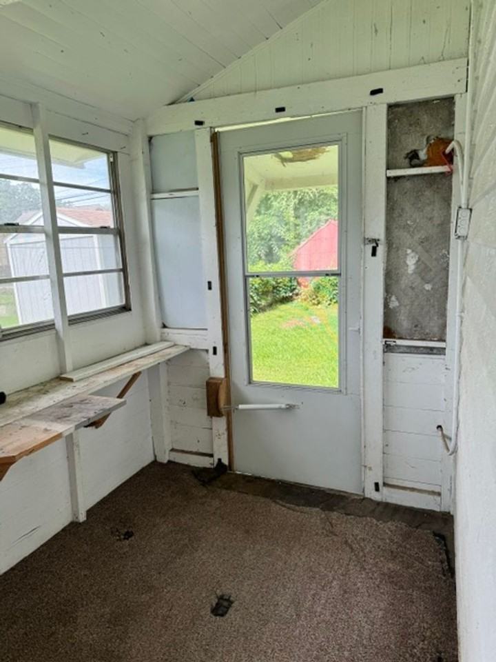2504 Avenue H - Photo 4 of 11