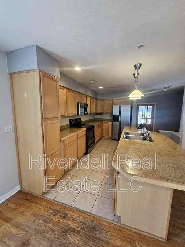 2279 Kendall St - Photo 2 of 16