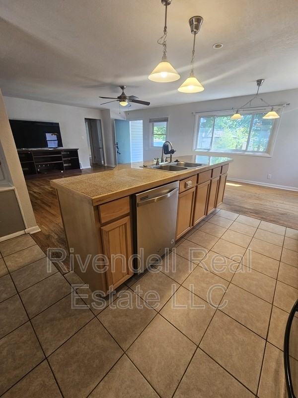 2279 Kendall St - Photo 4 of 16