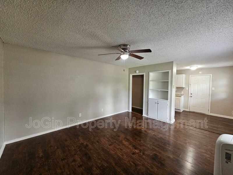 6365 Hollis Ave - Photo 4 of 14