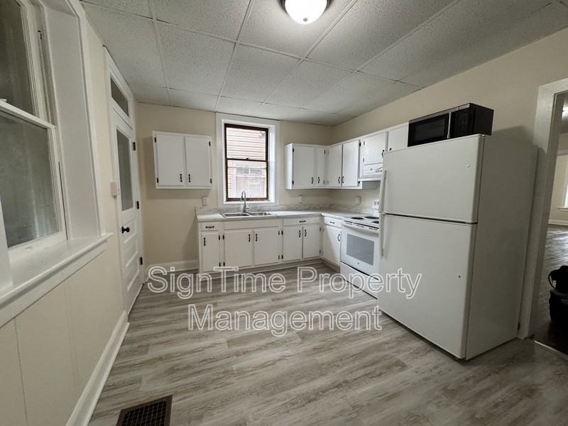 836 W Washington St - Photo 2 of 28