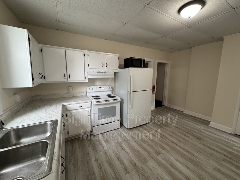 836 W Washington St - Photo 3 of 28