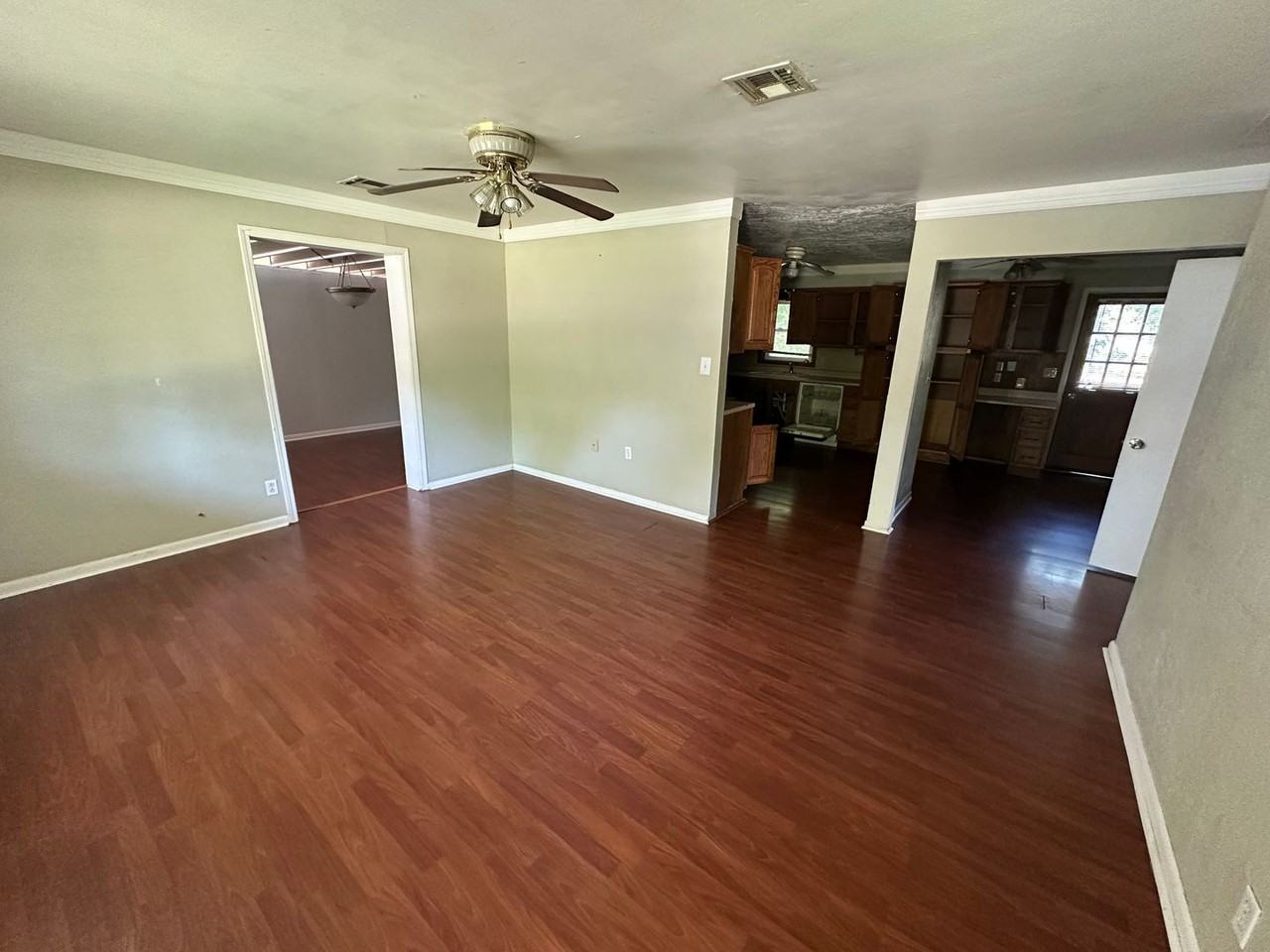 511 Manor Dr - Photo 2 of 14