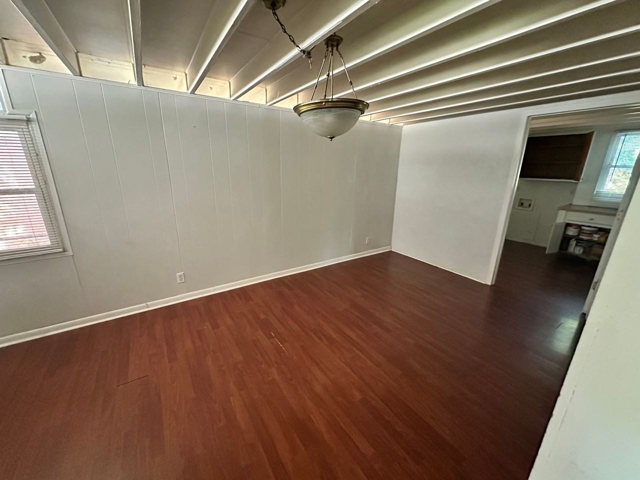 511 Manor Dr - Photo 3 of 14