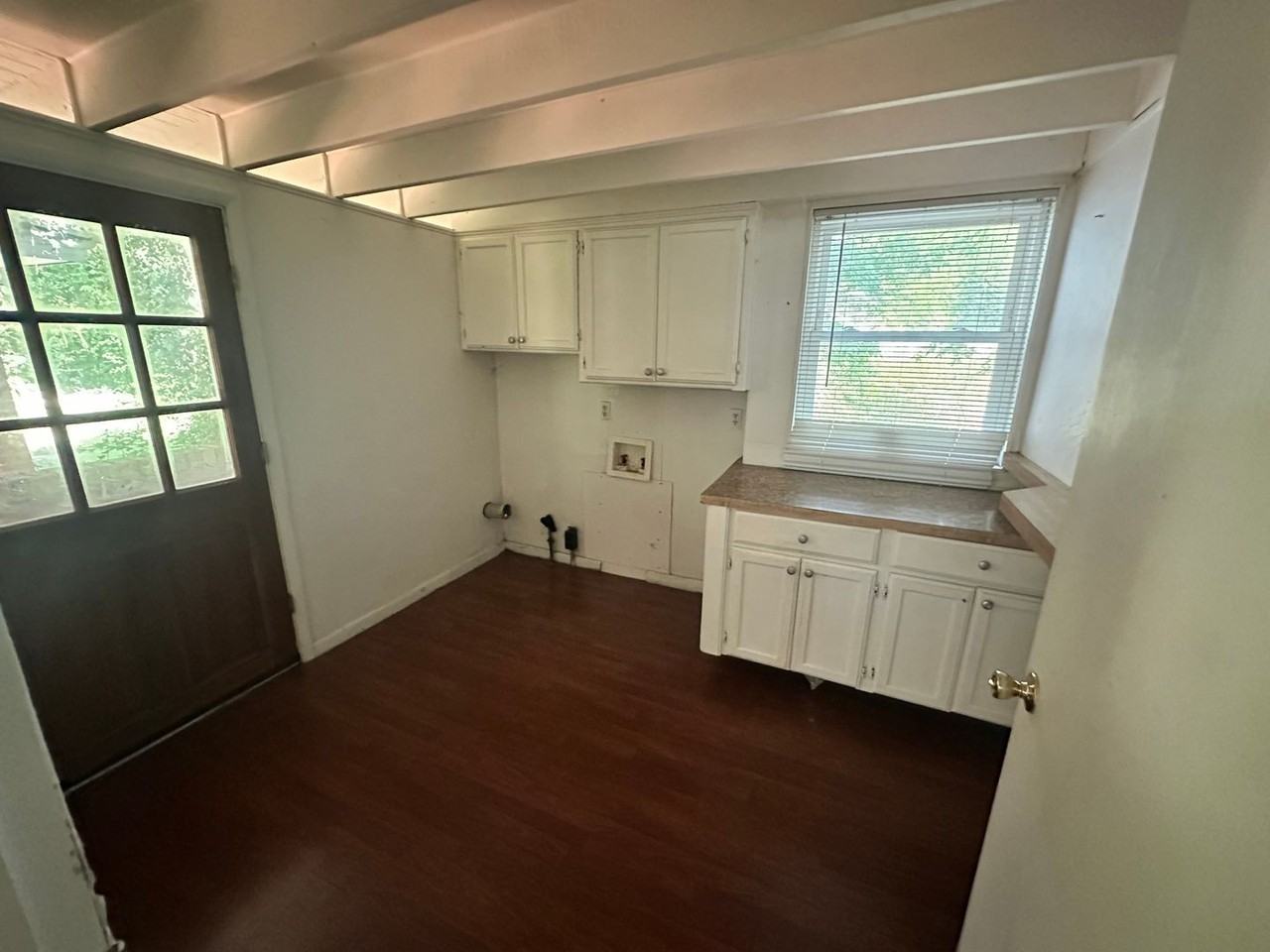 511 Manor Dr - Photo 4 of 14