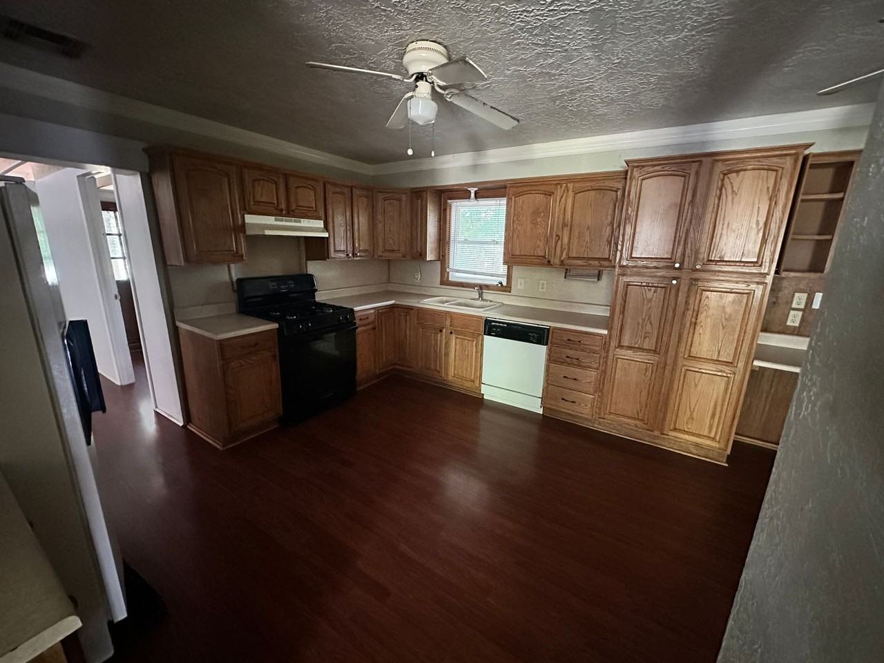 511 Manor Dr - Photo 5 of 14