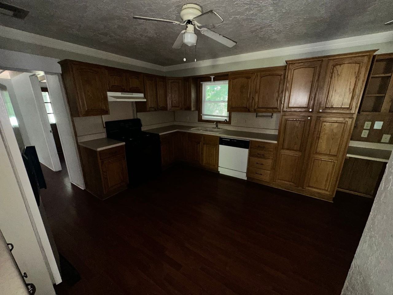 511 Manor Dr - Photo 6 of 14