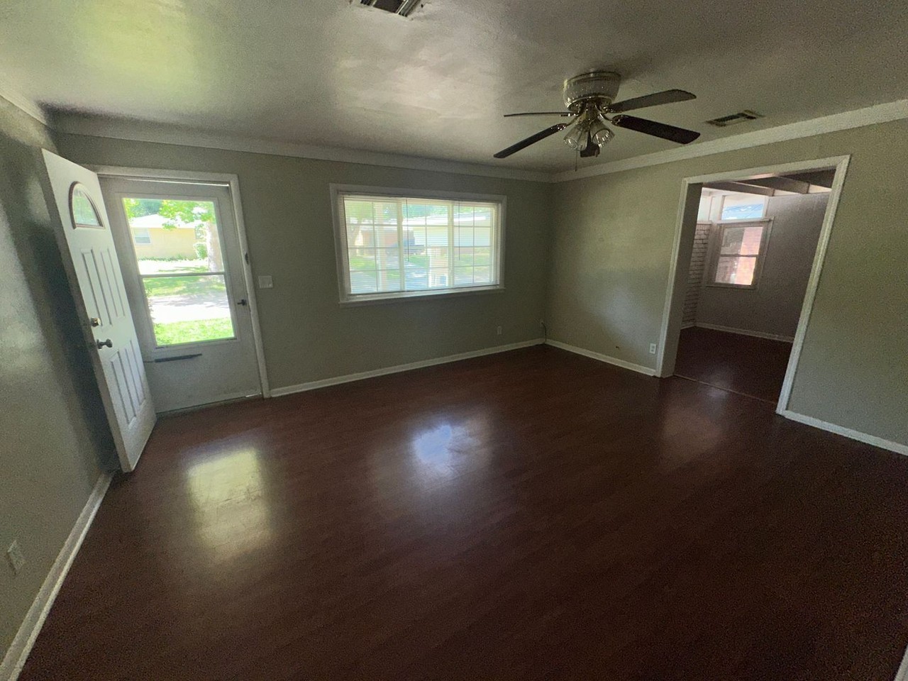 511 Manor Dr - Photo 2 of 16