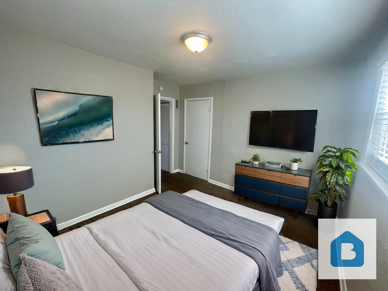 5th Avenue Apartments - Photo 2 of 5