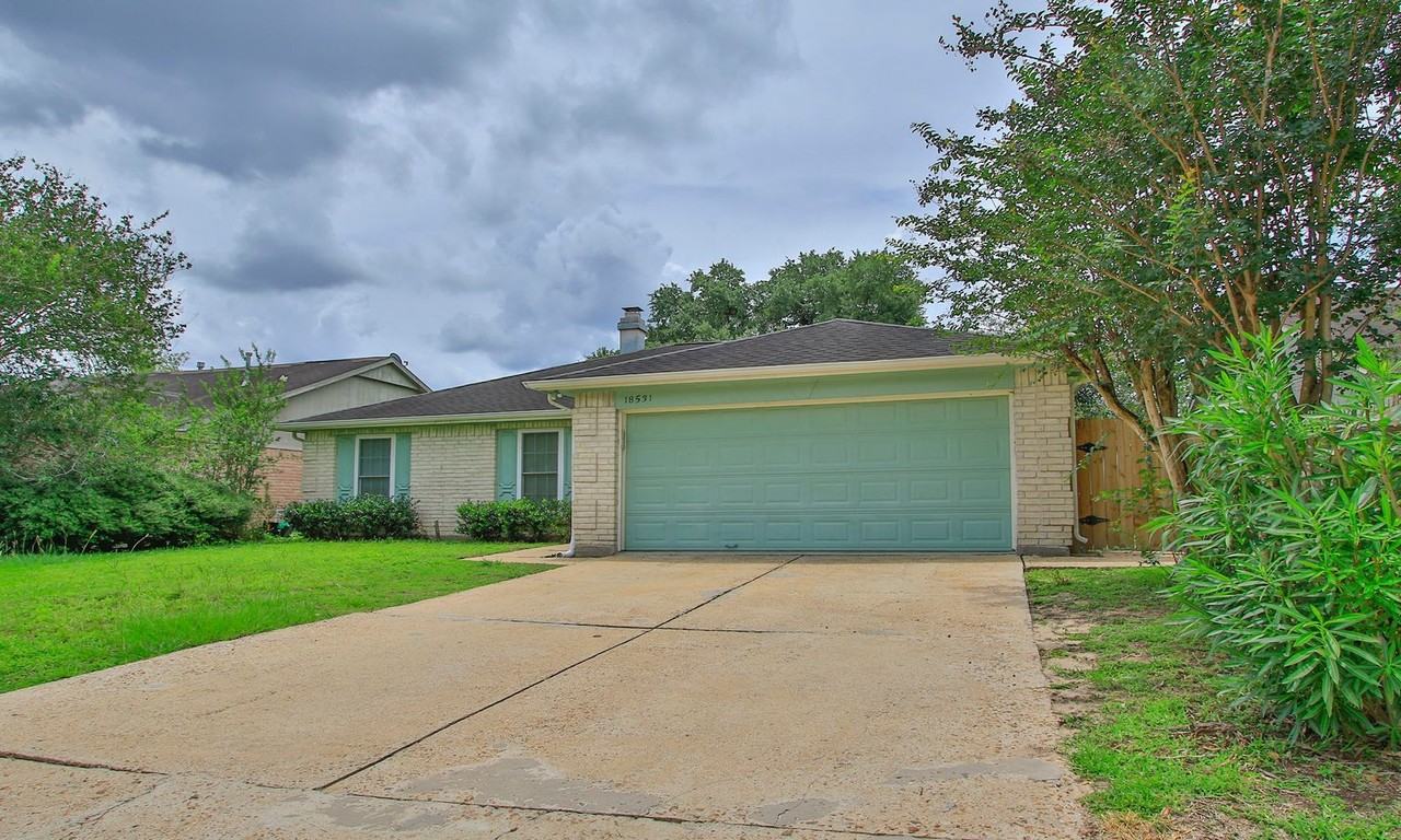 18531 Lippizaner Dr - Photo 2 of 33