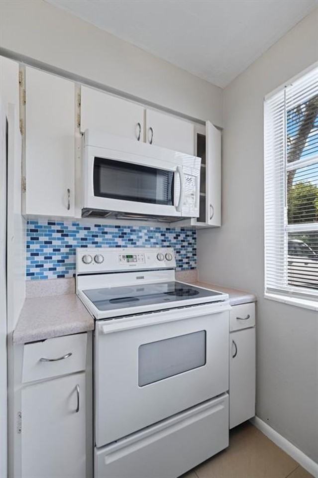 2120 & 2150 NE 42 Ct - Photo 3 of 5
