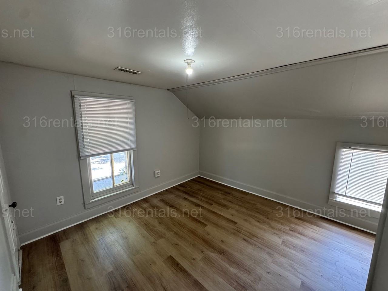 504 E 10th St - Photo 2 of 11