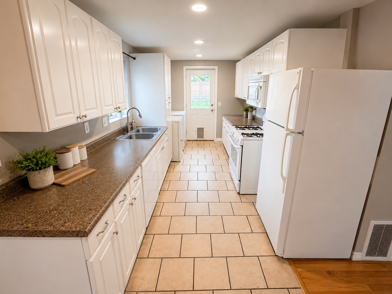 281 W Wasatch St - Photo 3 of 12