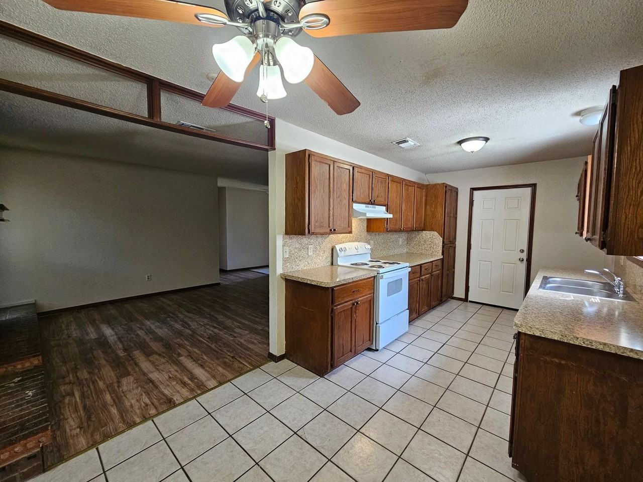 3413 Pathway Cir - Photo 6 of 17