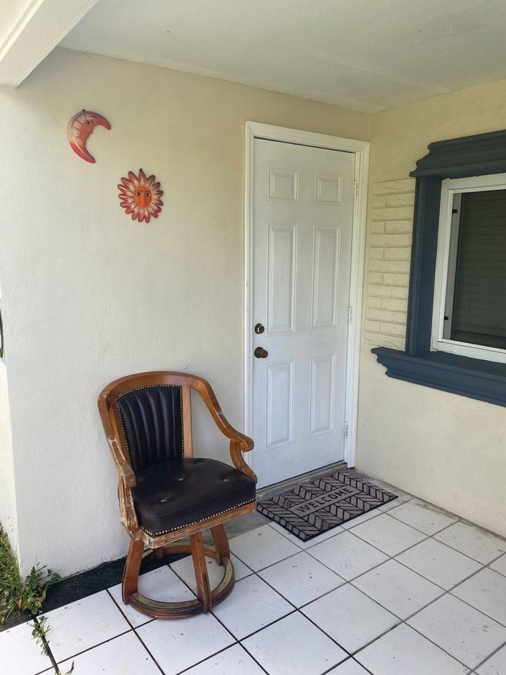 1579 Ne 181st St - Photo 2 of 11