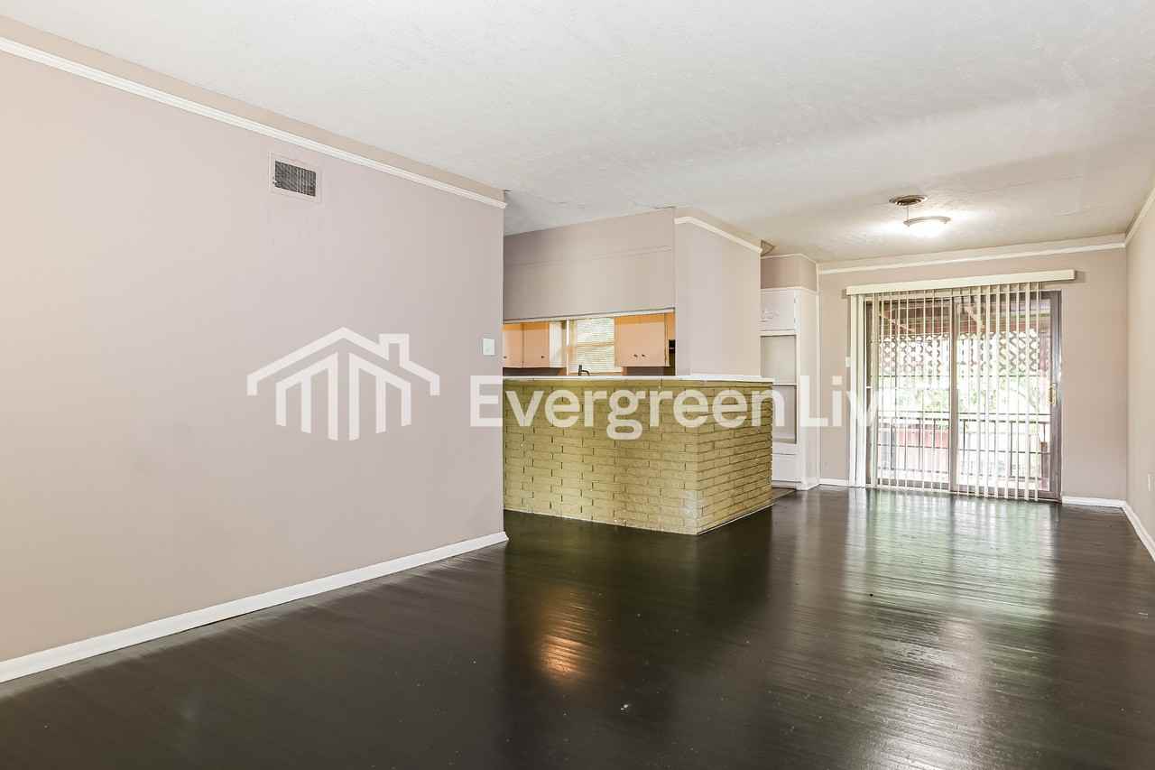 5707 Meadowbrook Ln - Photo 3 of 15