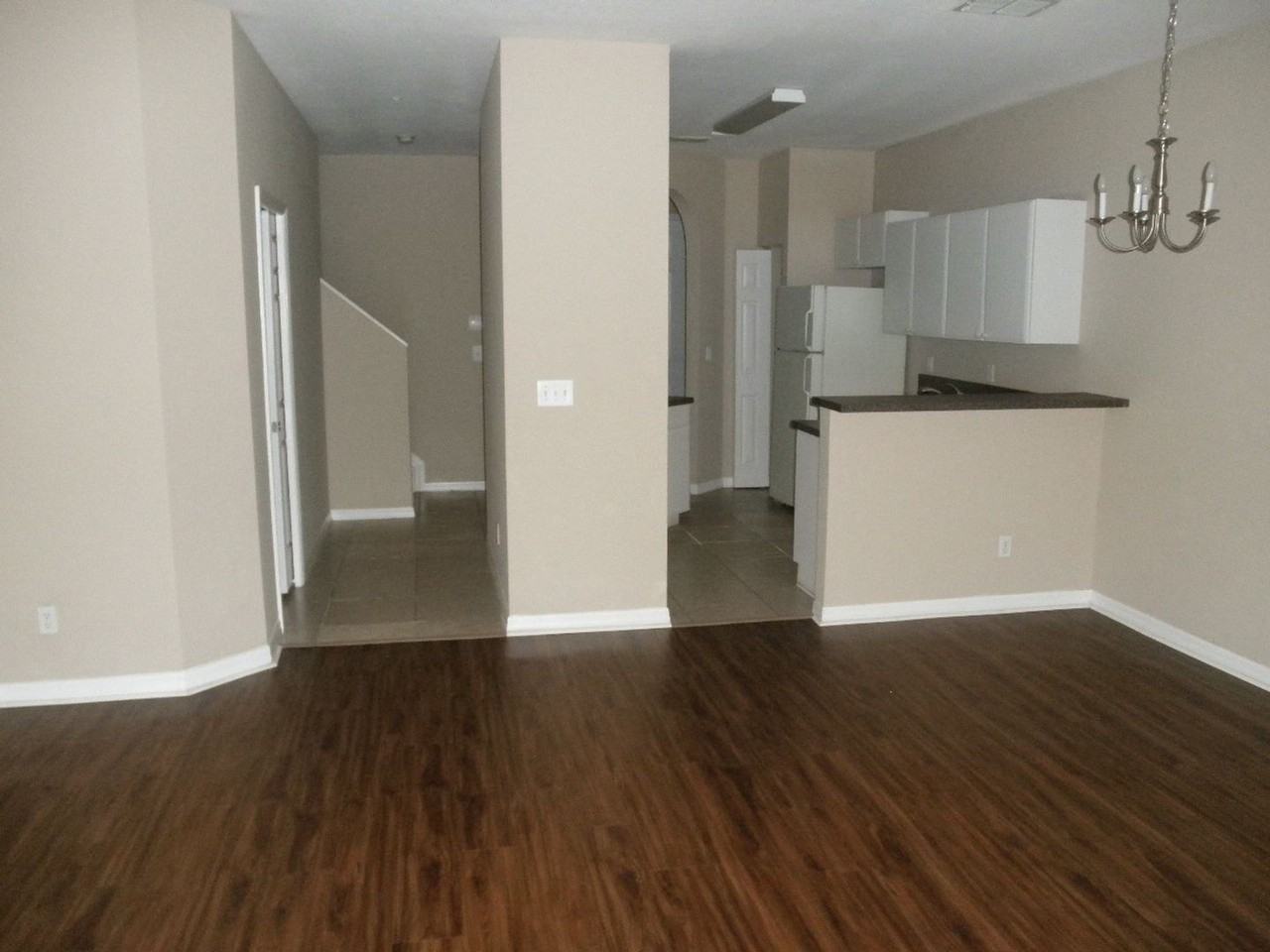 894 Pipers Cay Dr - Photo 3 of 13