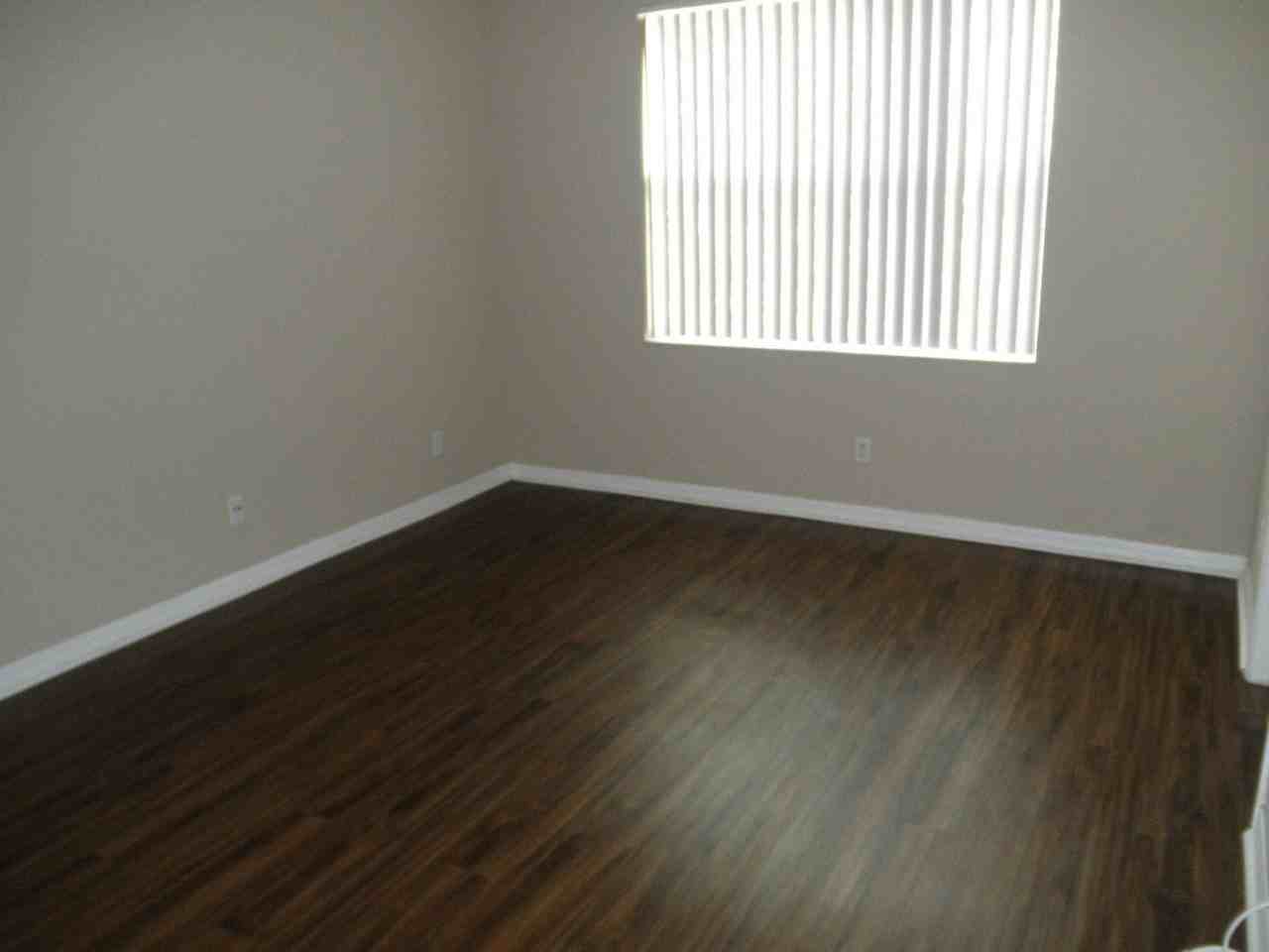 894 Pipers Cay Dr - Photo 7 of 13