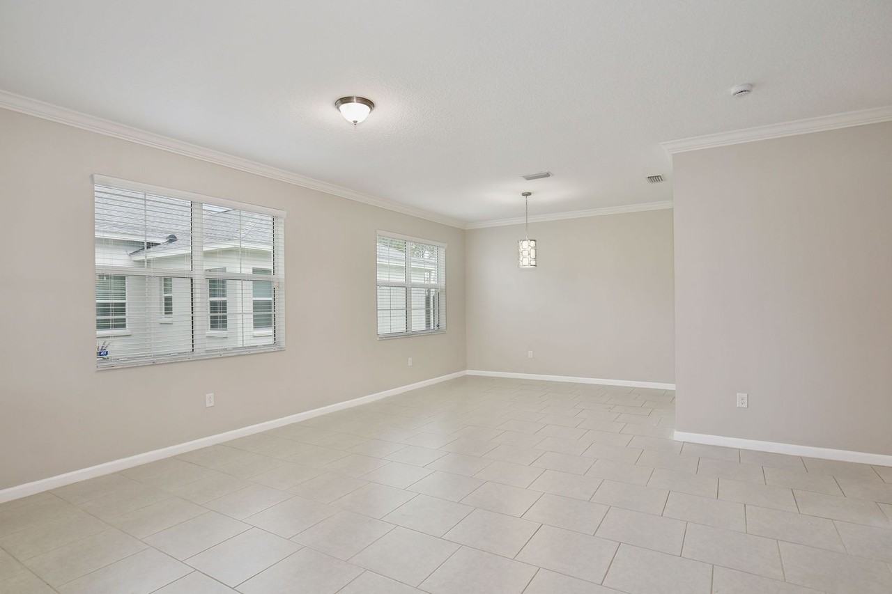 16005 Champlain St - Photo 3 of 29