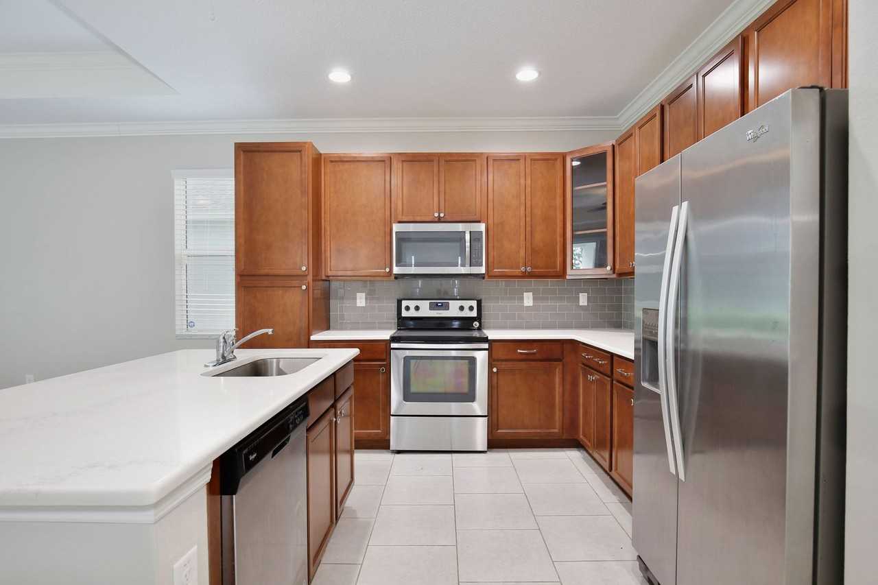 16005 Champlain St - Photo 6 of 29