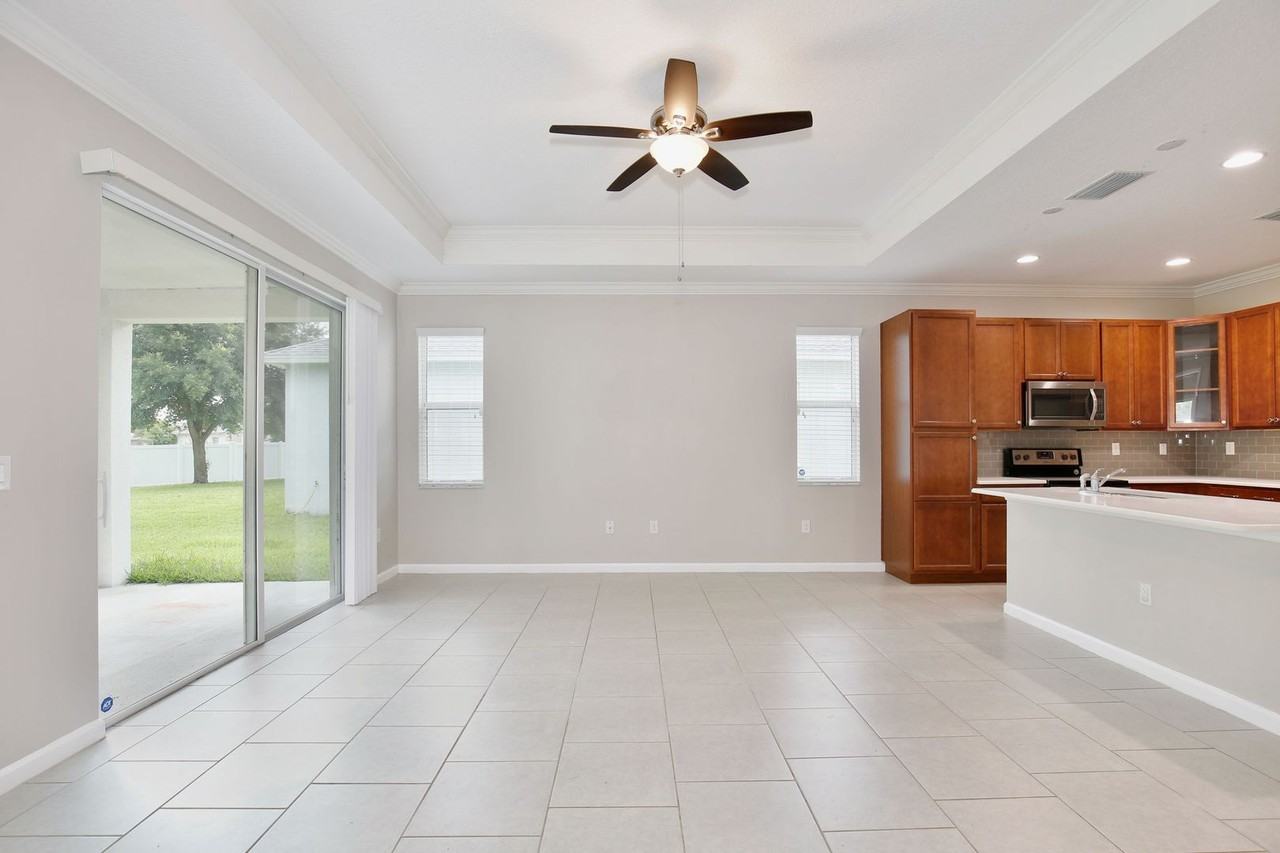 16005 Champlain St - Photo 7 of 29