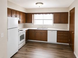 featured image of 1201 E Lakeside Ave