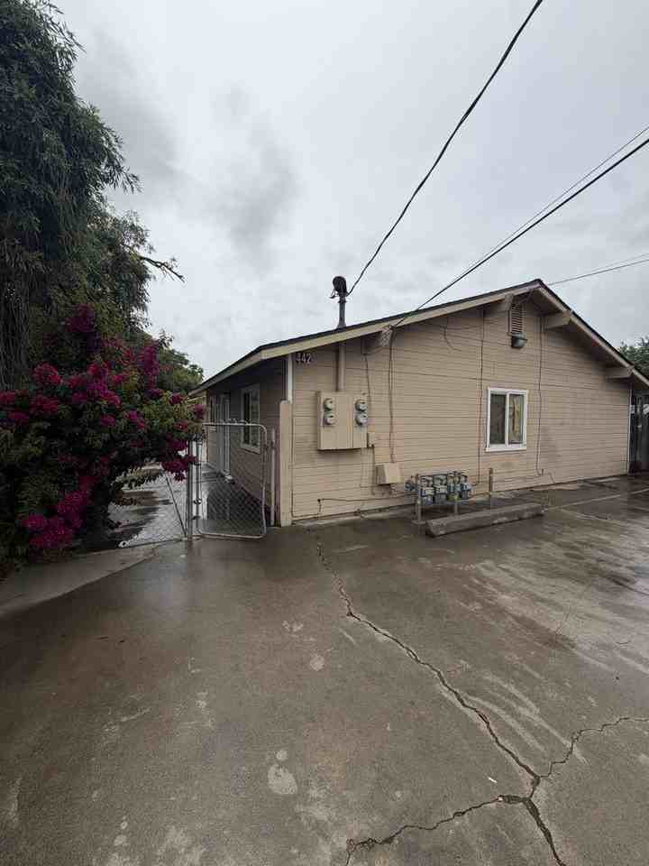 442 N St #A - Photo 2 of 8